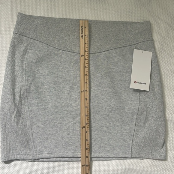 NWT Lululemon Scuba High-Rise Mini Skirt Size XL Heathered Core Ultra Light Grey - Picture 8 of 10